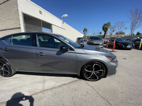 Used 2025 Nissan Altima 2.5 SR image 16
