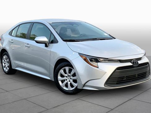 Used 2024 Toyota Corolla LE FWD image 3