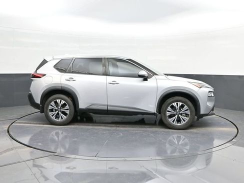Used 2022 Nissan Rogue SV FWD image 25