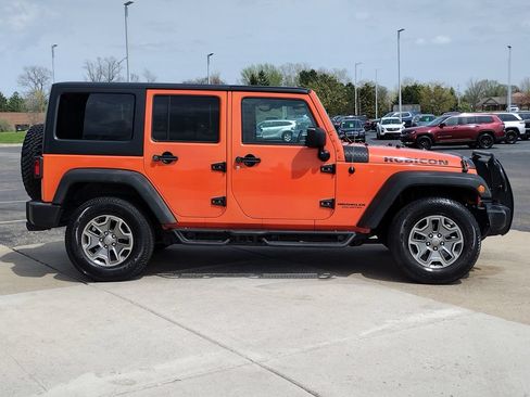 Used 2015 Jeep Wrangler Unlimited Rubicon w/ Connectivity Group AWD/4WD image 13
