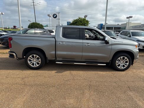 Used 2023 Chevrolet Silverado 1500 LTZ w/ LTZ Premium Package RWD image 4