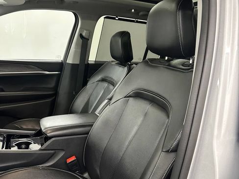 Used 2023 Jeep Grand Cherokee 4WD 4xe w/ Luxury Tech Group II image 12