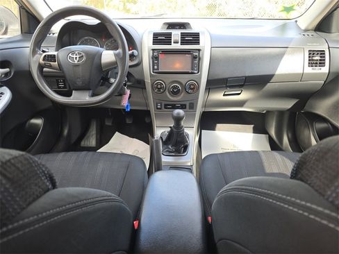 Used 2013 Toyota Corolla LE image 5