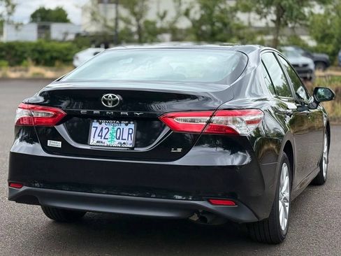 Used 2018 Toyota Camry LE FWD image 5