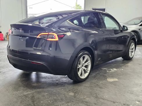 Used 2024 Tesla Model Y Long Range AWD/4WD image 4