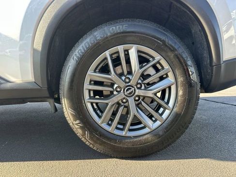 Used 2024 Nissan Rogue S FWD image 31
