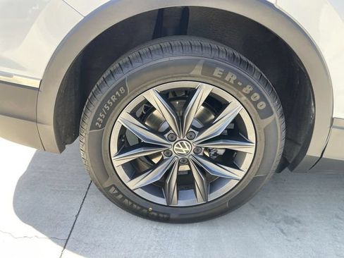 Used 2023 Volkswagen Tiguan SE w/ Panoramic Sunroof Package FWD image 33