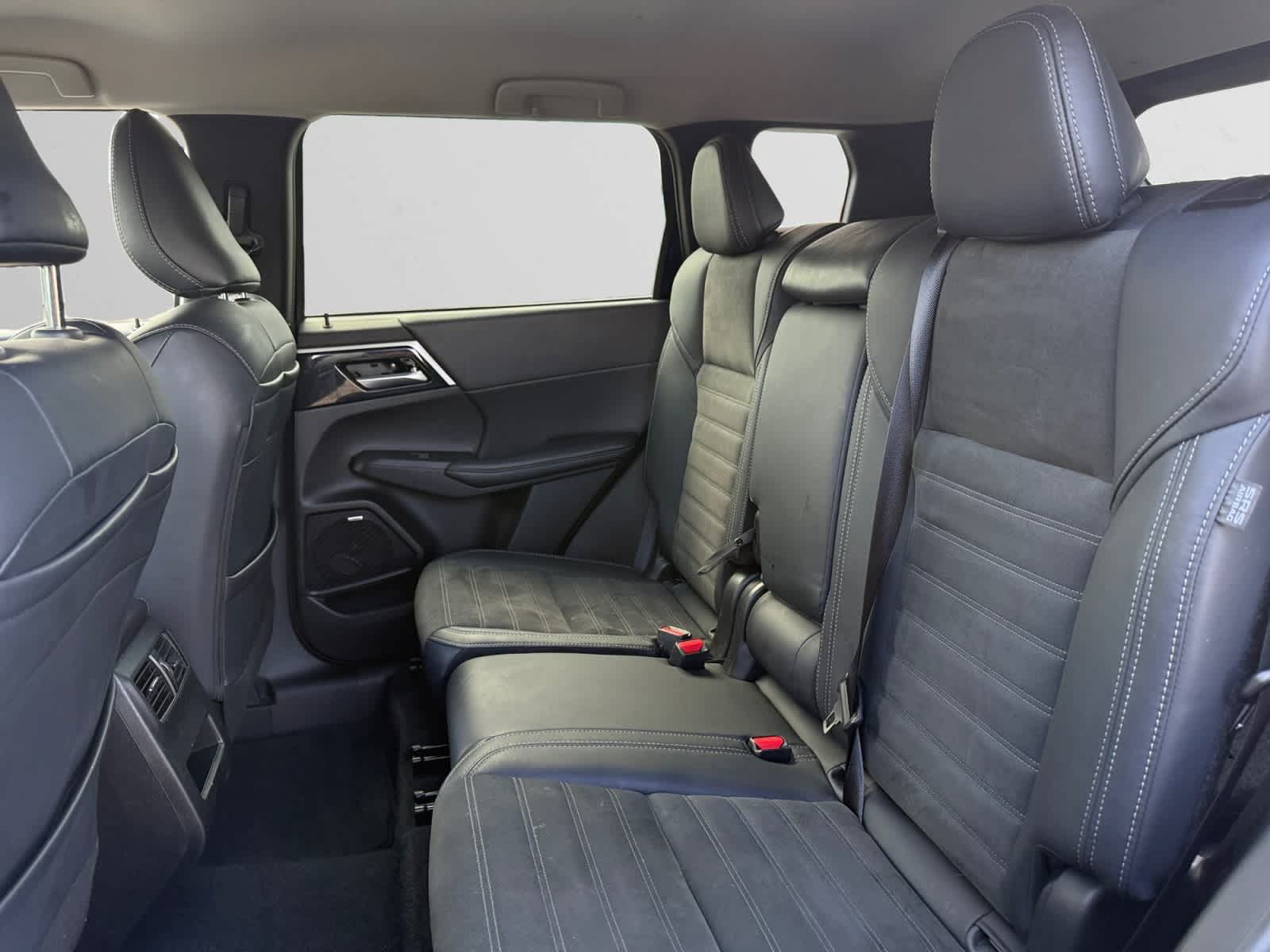 Used 2025 Mitsubishi Outlander SE AWD/4WD image 13