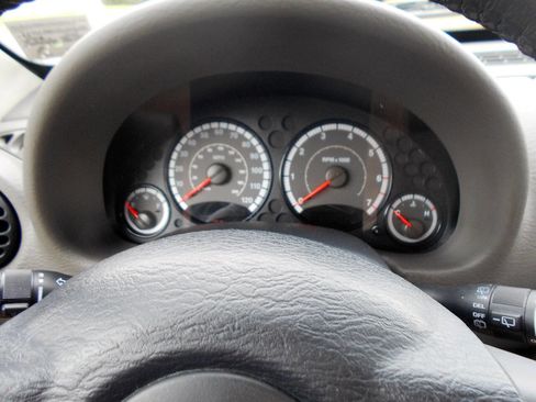 Used 2005 Jeep Liberty Sport image 17