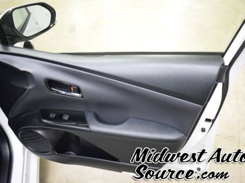 Used 2022 Toyota Prius L Eco image 31