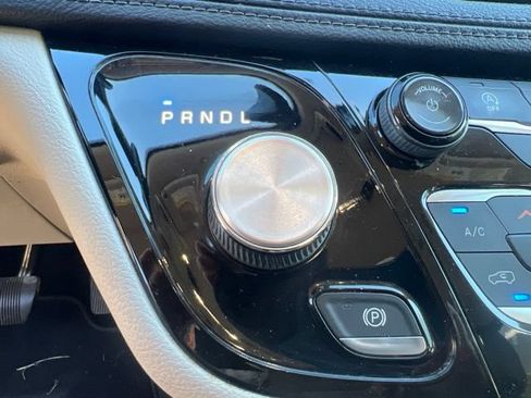 Used 2019 Chrysler Pacifica Limited FWD image 37