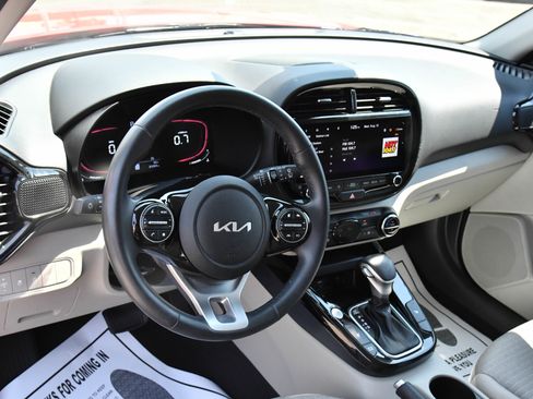 Used 2024 Kia Soul EX image 14