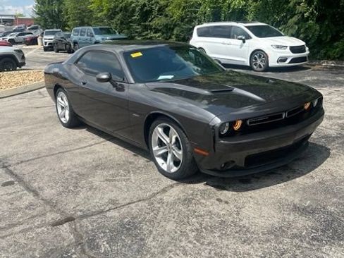 Used 2017 Dodge Challenger R/T RWD image 3