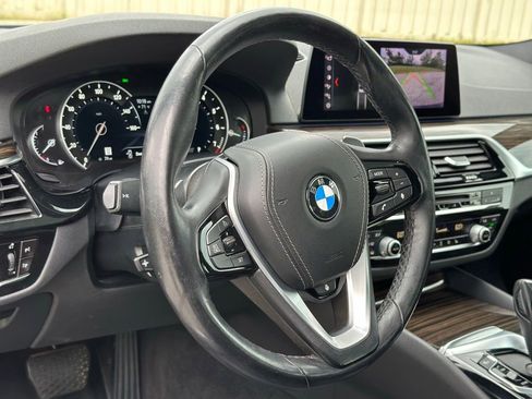 Used 2019 BMW 530i xDrive w/ Convenience Package AWD/4WD image 18