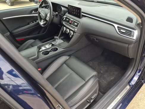 Used 2023 Genesis G70 2.0T RWD image 13