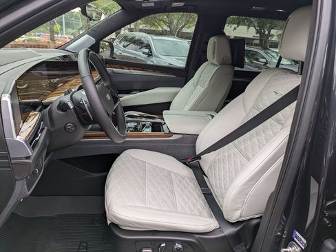 Certified 2025 Cadillac Escalade Premium Luxury Platinum w/ LPO, Radiant Package RWD image 22