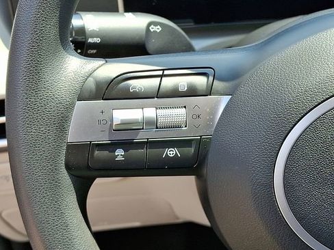 Used 2025 Hyundai Tucson SE image 23