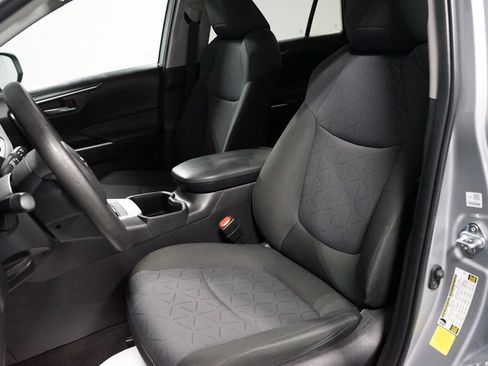 Certified 2025 Toyota RAV4 XLE FWD image 27