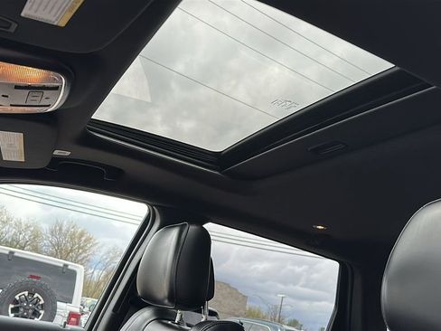Used 2020 Jeep Grand Cherokee Limited AWD/4WD image 14
