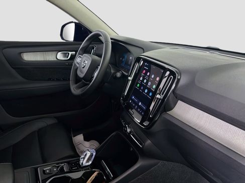 Certified 2024 Volvo XC40 B5 Plus AWD/4WD image 29