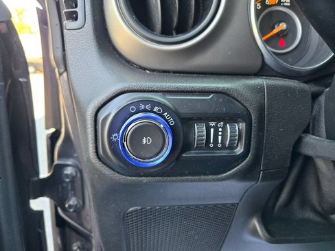 Used 2019 Jeep Wrangler Sport AWD/4WD image 17