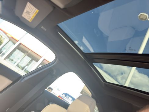 Used 2025 BMW M235i xDrive w/ Premium Package image 23