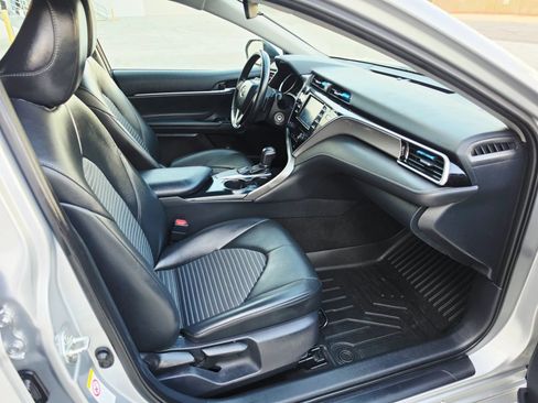 Used 2018 Toyota Camry SE FWD image 11