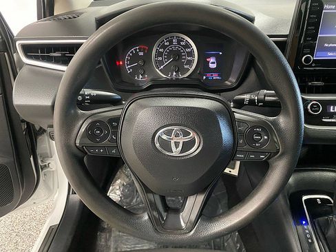 Used 2022 Toyota Corolla LE image 19