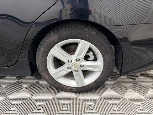 Used 2012 Toyota Camry SE FWD image 18