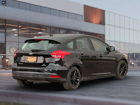 Used 2016 Ford Focus SE w/ SE Cold Weather Package FWD image 7