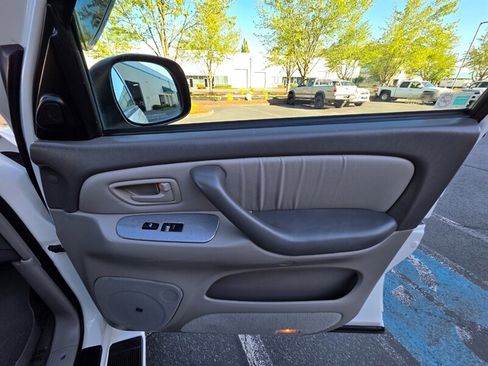 Used 2001 Toyota Sequoia Limited image 44