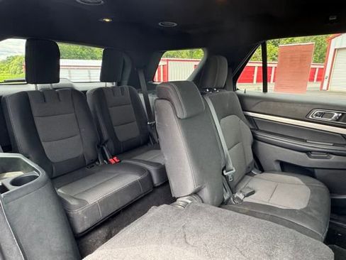 Used 2018 Ford Explorer XLT image 16