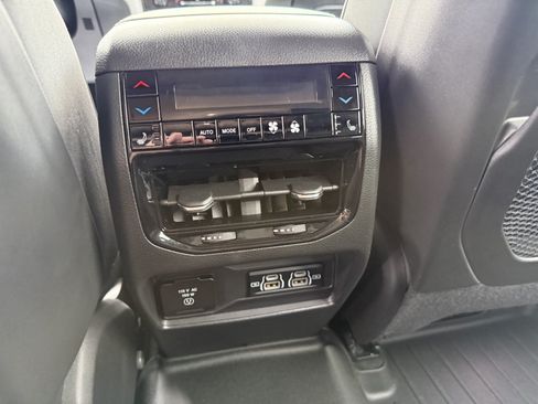 Used 2024 Jeep Grand Cherokee Summit w/ Luxury Tech Group V AWD/4WD image 36