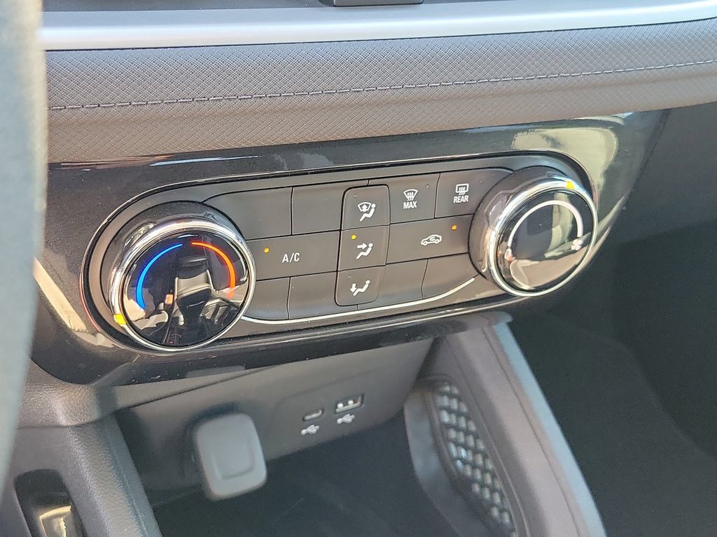 Used 2025 Chevrolet TrailBlazer LT FWD image 34
