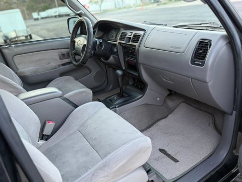 Used 2002 Toyota 4Runner SR5 RWD image 33