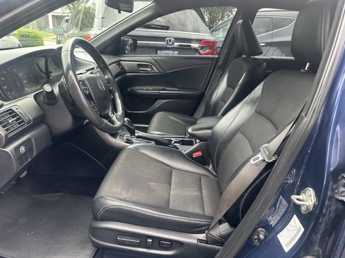 Used 2017 Honda Accord Sport image 11