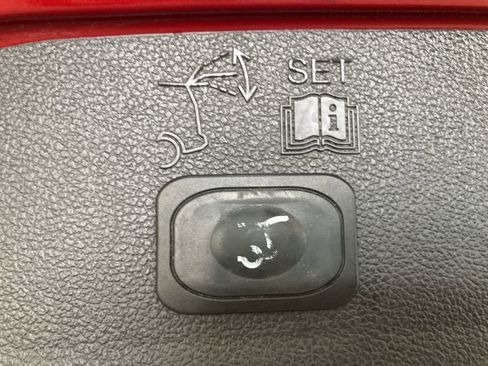 Used 2017 Ford Escape SE w/ Equipment Group 201A image 31