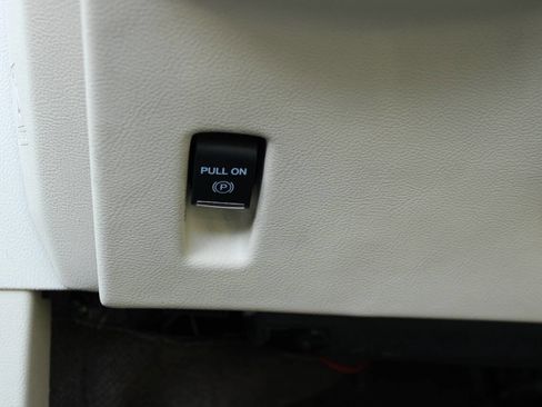 Used 2013 Lincoln MKZ image 26