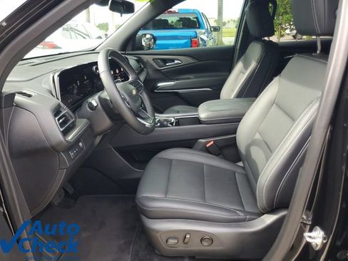 Certified 2025 Chevrolet Traverse LT FWD image 19