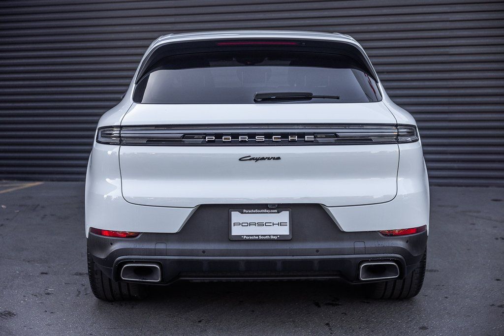 Certified 2025 Porsche Cayenne E-Hybrid AWD/4WD image 8