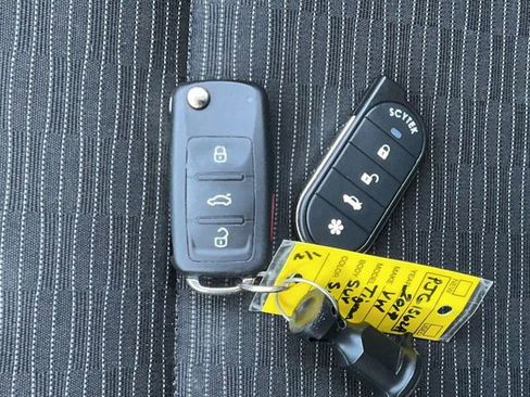 Used 2017 Volkswagen Tiguan Limited w/ Premium Package image 27