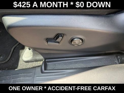 Used 2025 Chrysler Pacifica Select FWD image 14