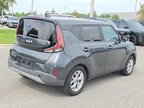 Certified 2025 Kia Soul LX w/ LX Technology Package FWD image 4