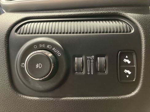 Used 2024 Jeep Wagoneer Series III AWD/4WD image 16