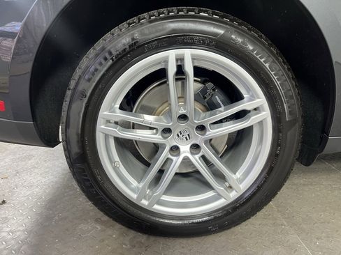 Certified 2025 Porsche Macan image 14