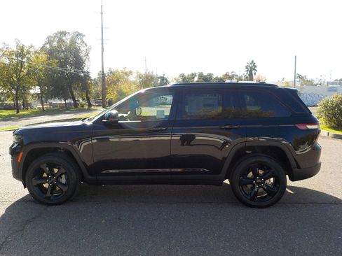 New 2025 Jeep Grand Cherokee Limited w/ Black Appearance Package image 7