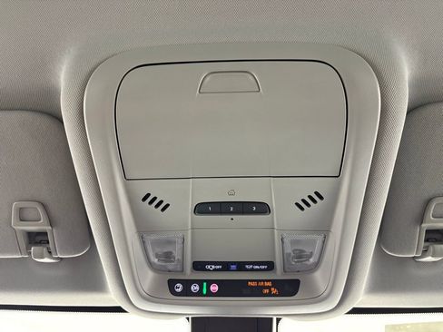 Used 2023 GMC Terrain SLT w/ Infotainment Package II FWD image 29