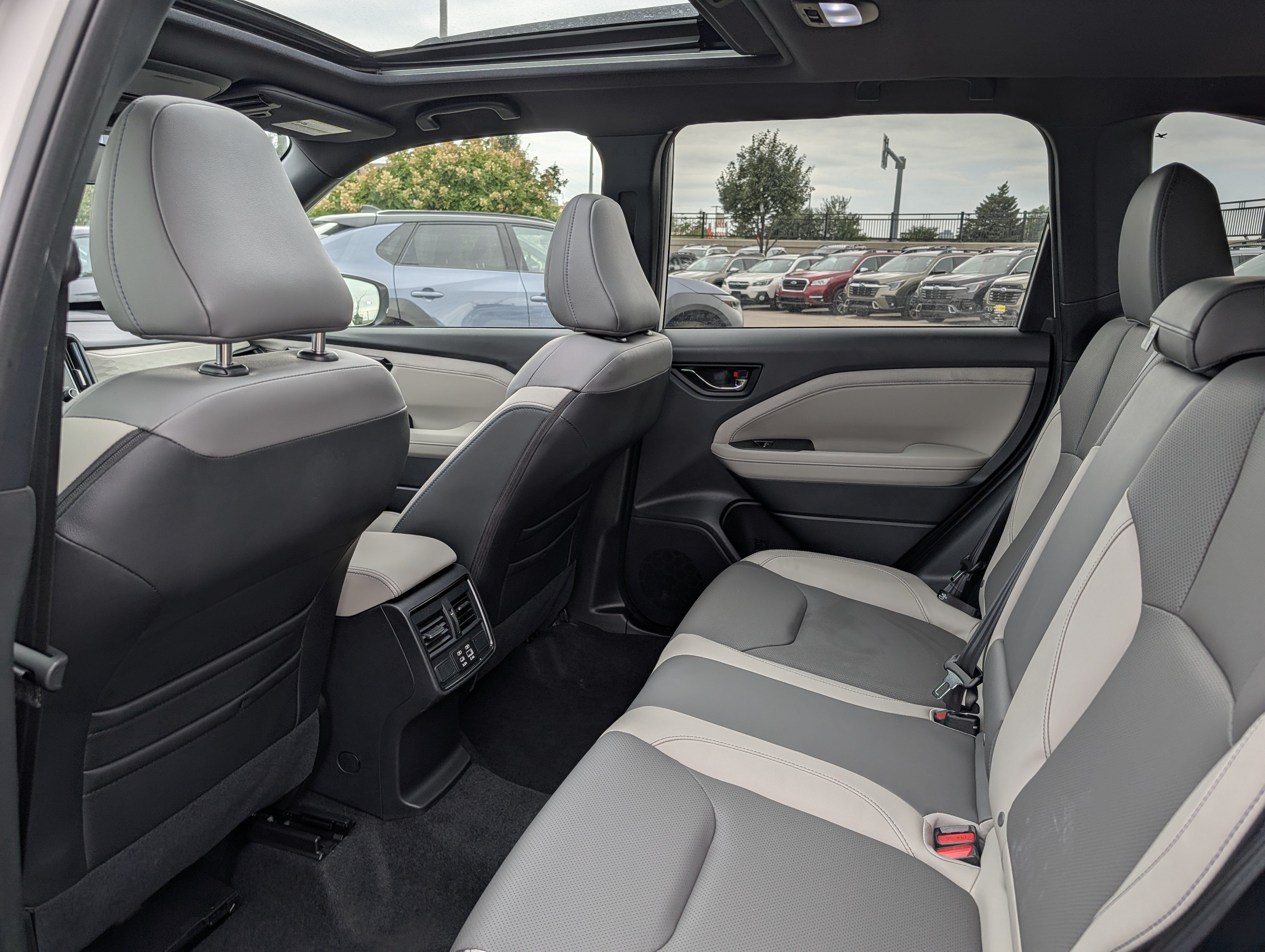 Used 2025 Subaru Forester Limited AWD/4WD image 21