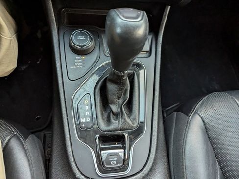 Used 2020 Jeep Cherokee Limited image 17