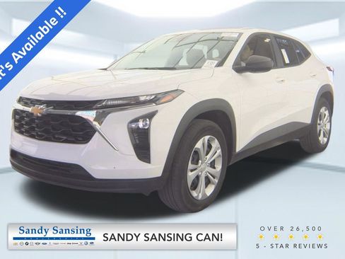 Used 2025 Chevrolet Trax LS FWD image 1